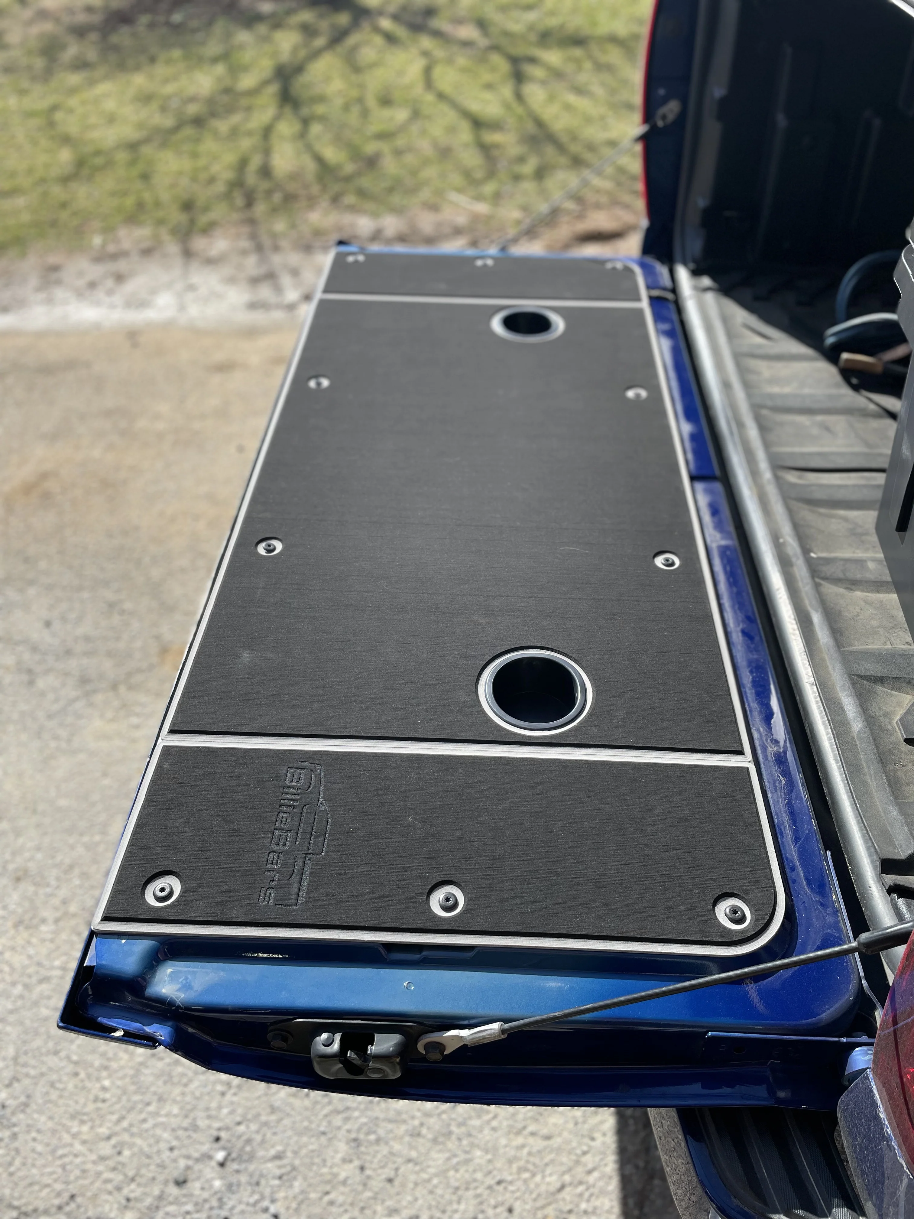 Avalanche Tailgate Cover (2007+) - Image 9