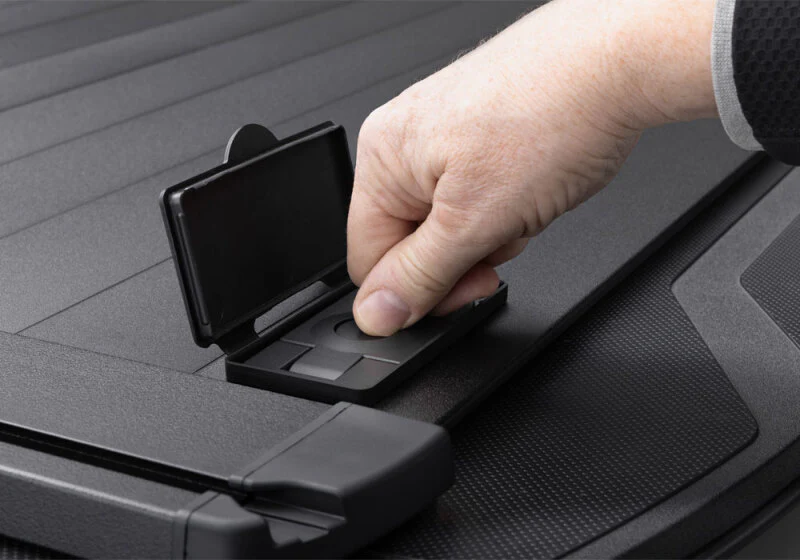 Retrax 2007-2020 Toyota Tundra CrewMax 5.5ft Bed RetraxPRO XR with Deck Rail System - Image 18