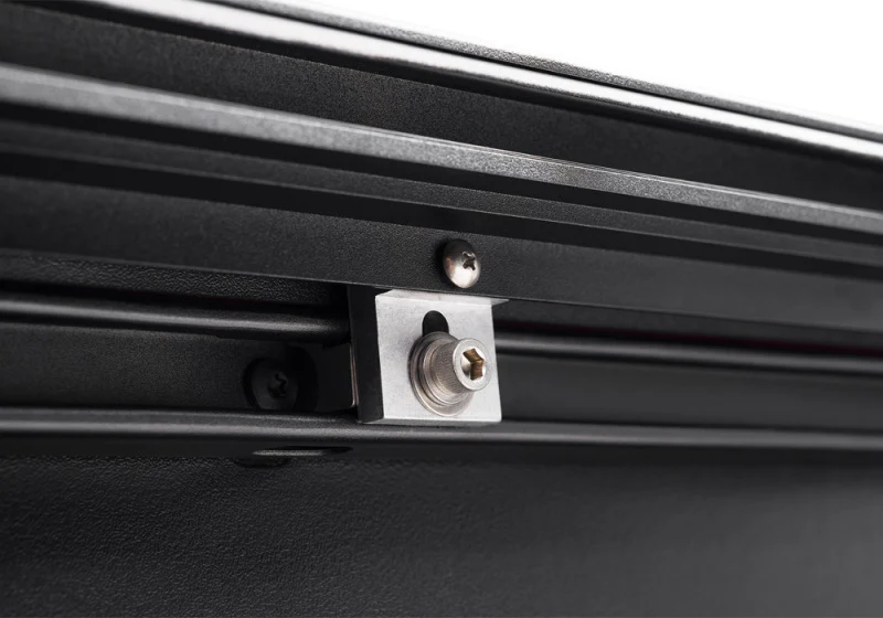 Roll-N-Lock 16-18 Toyota Tacoma Crew Cab SB 60-1/2in M-Series Retractable Tonneau Cover - Image 17