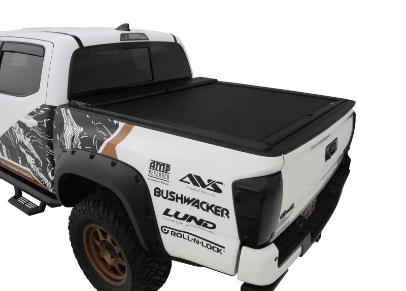 Roll-N-Lock 16-18 Toyota Tacoma Crew Cab SB 60-1/2in M-Series Retractable Tonneau Cover - Image 4