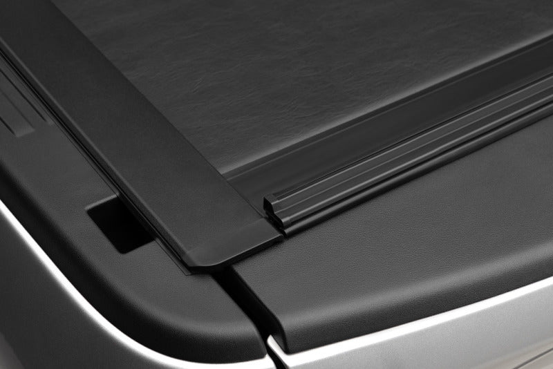 Roll-N-Lock 2019 RAM 1500 65-1/2in M-Series Retractable Tonneau Cover - Image 8