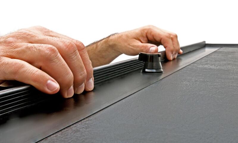 Roll-N-Lock 99-07 Ford F-250/F-350 Super Duty SB 80-3/4in M-Series Retractable Tonneau Cover - Image 13