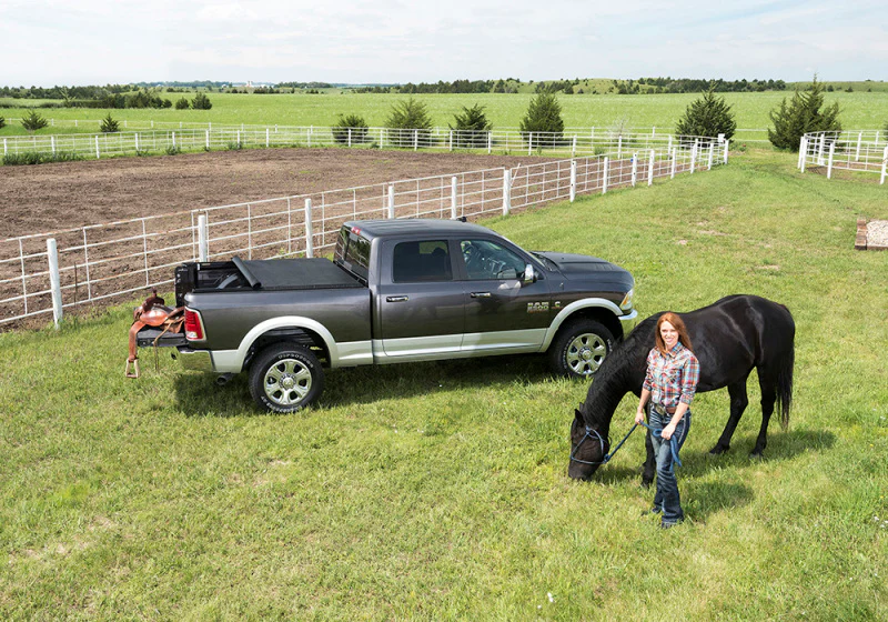 Truxedo 99-07 GMC Sierra & Chevrolet Silverado 1500 Classic 6ft 6in TruXport Bed Cover - Image 4